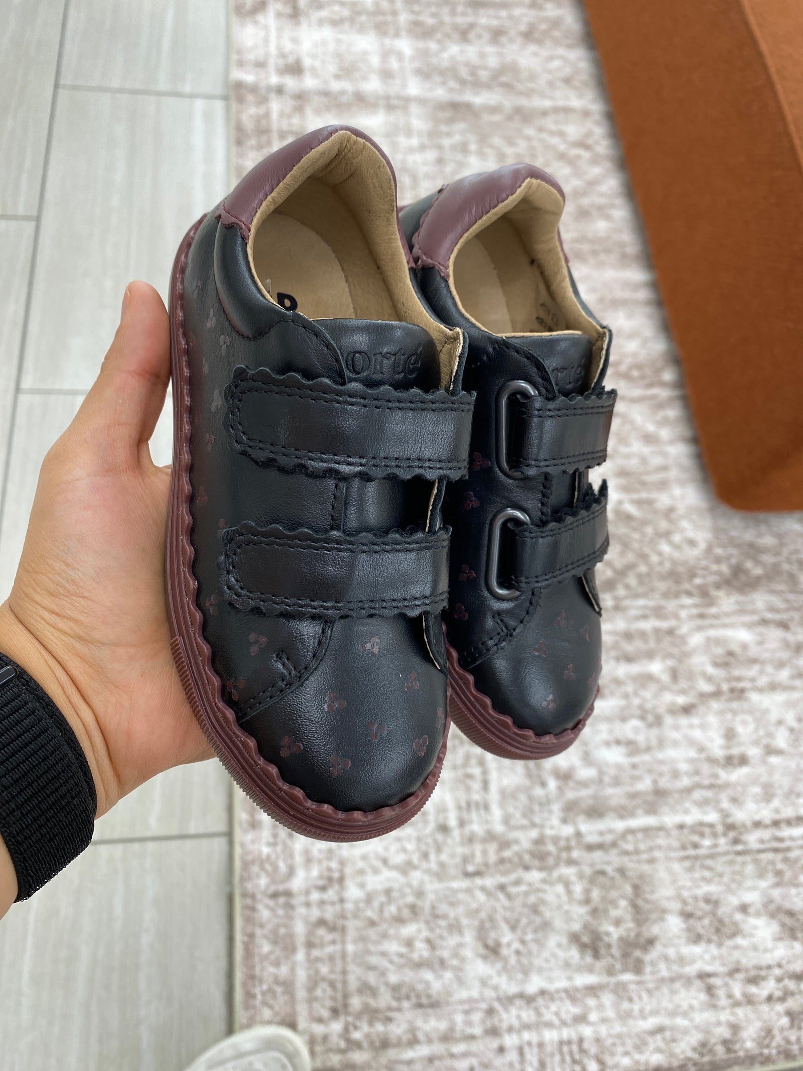 Porte Black and Burgundy Cherry Scalloped Velcro Sneaker-Tassel Children Shoes