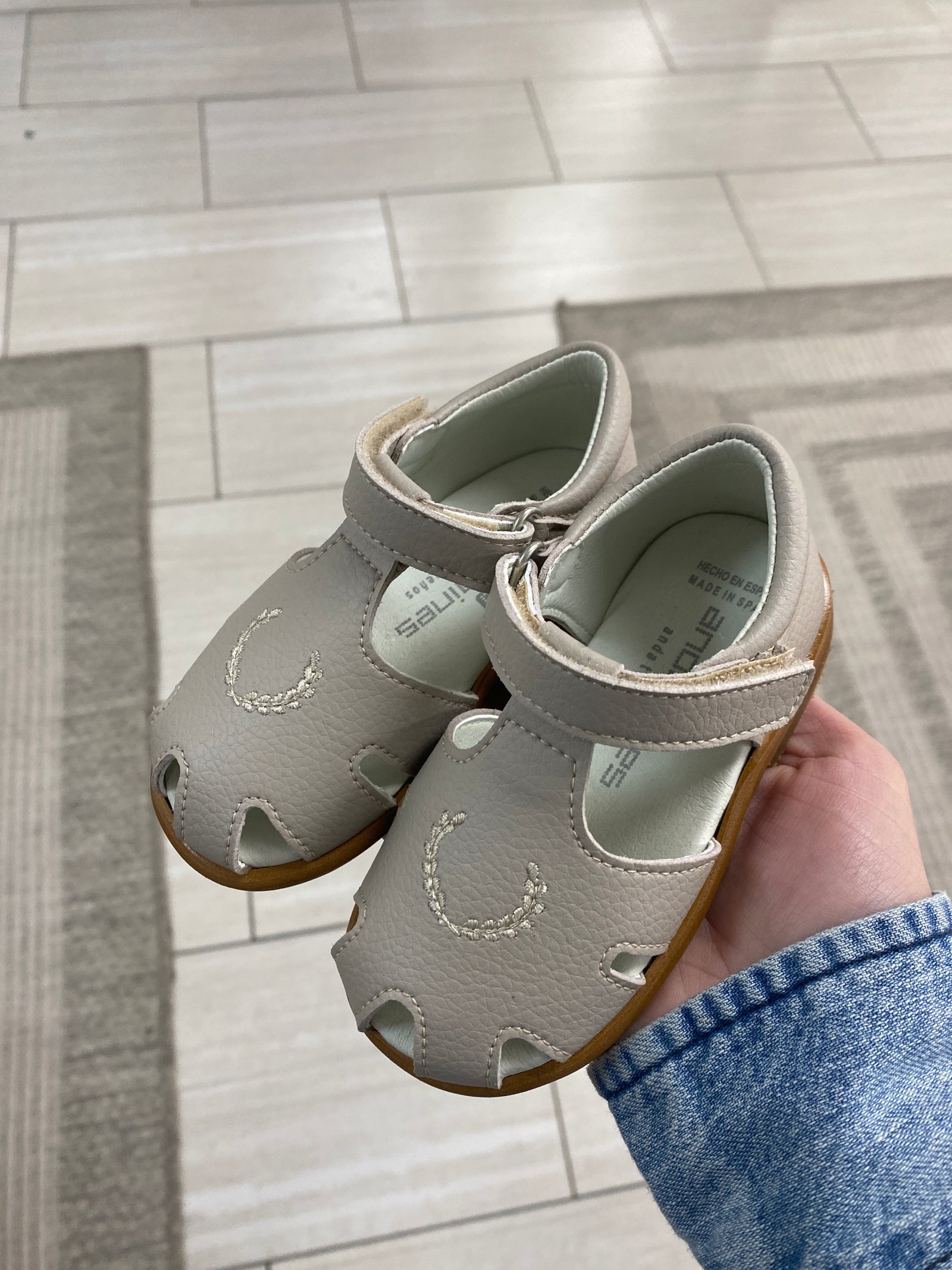 Andanines Clay Crest Closed toe Baby Sandal-Tassel Children Shoes