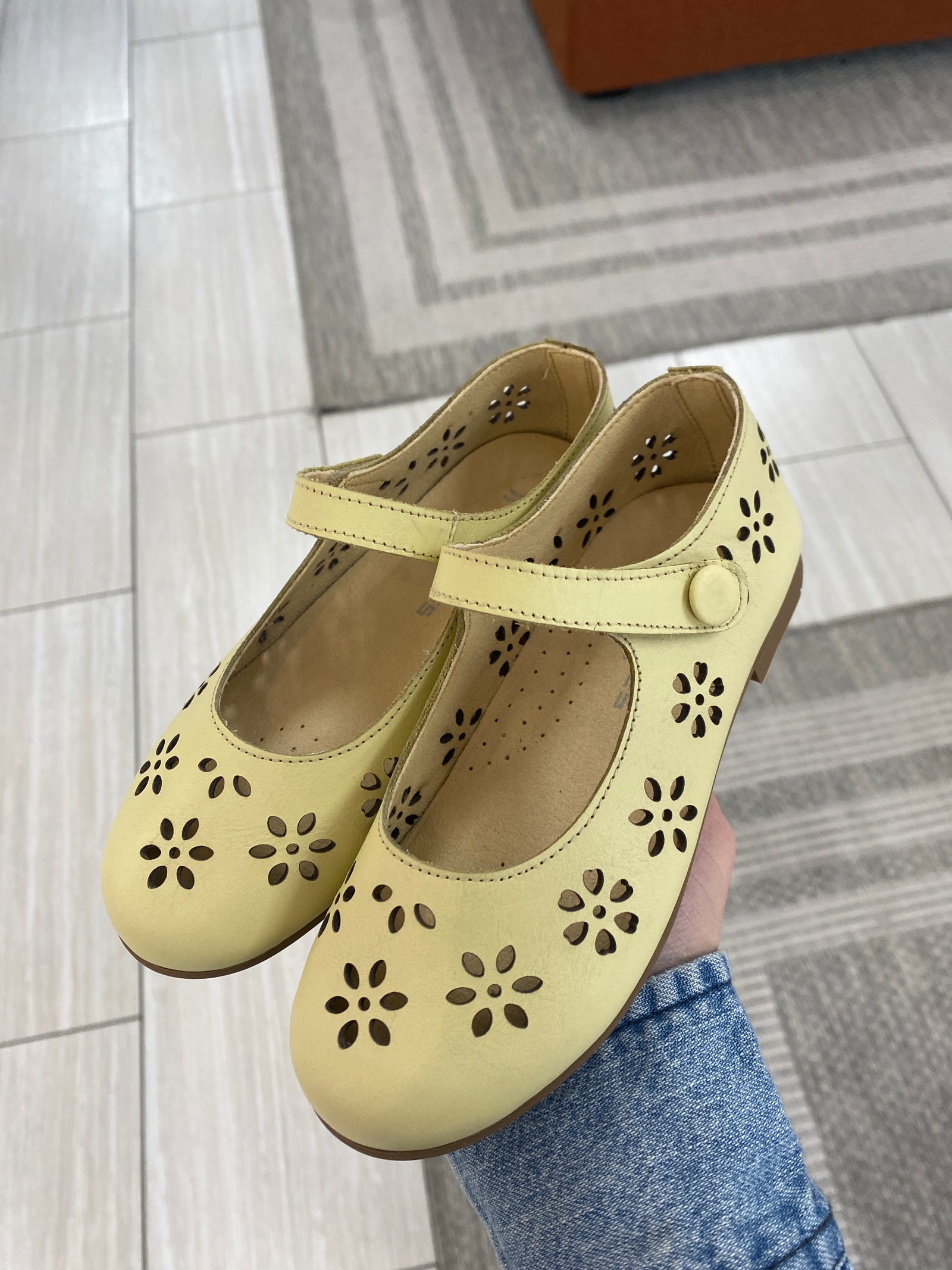 Andanines Pastel Yellow Flower Cut Mary Jane-Tassel Children Shoes