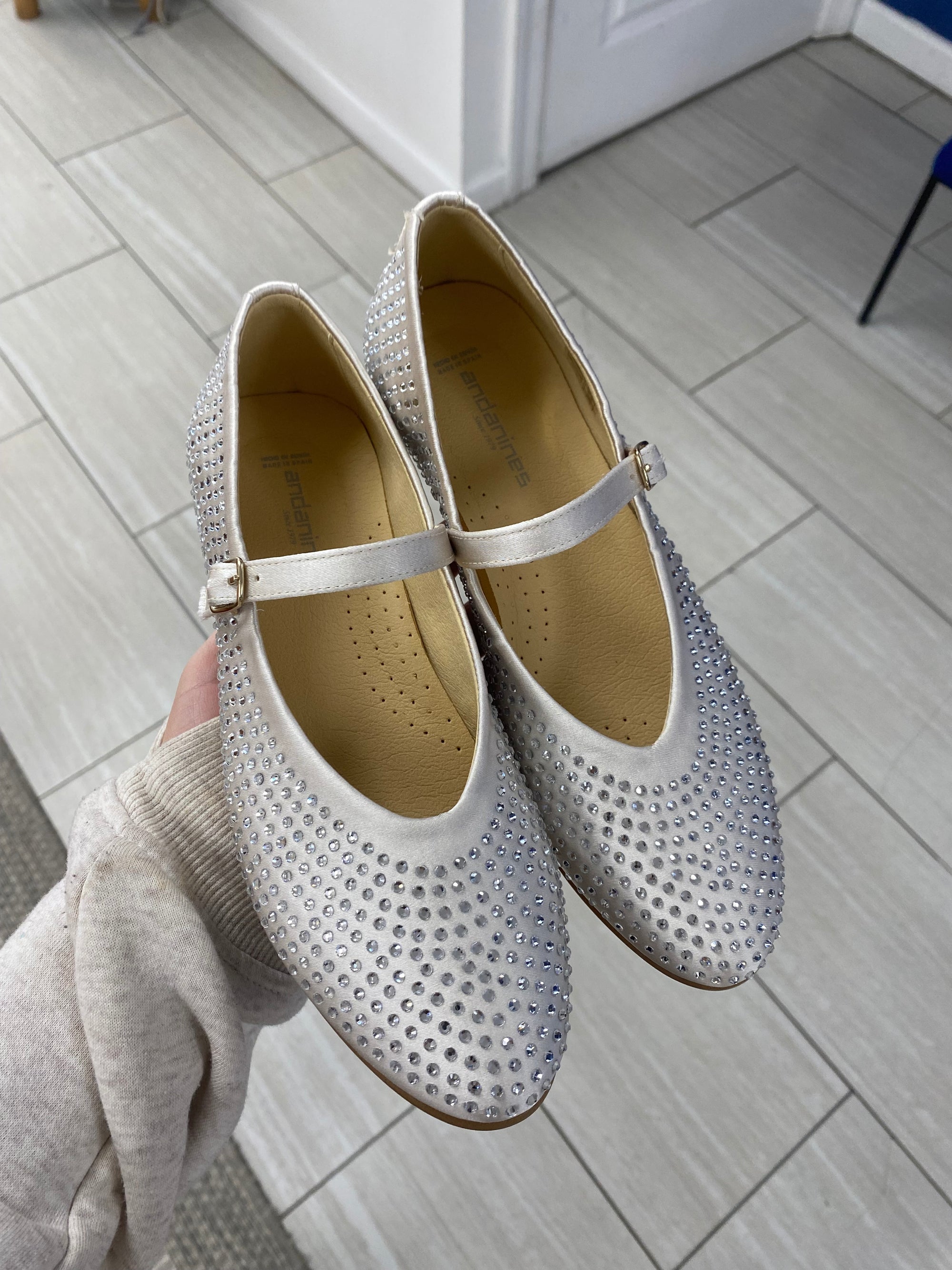 Andanines Ivory Satin Swarovski Pointed Mary Jane-Tassel Children Shoes