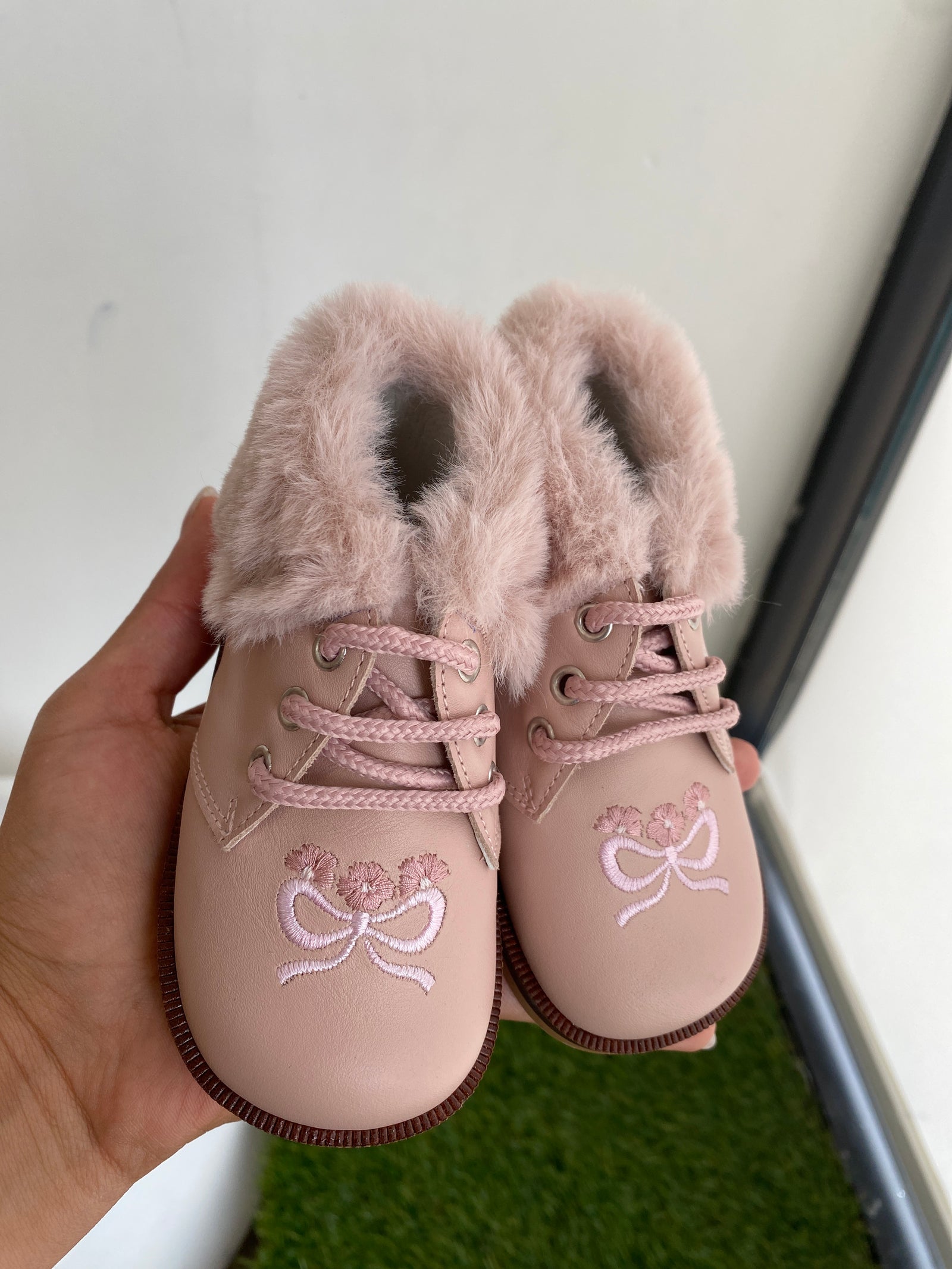 Andanines Soft Pink Embroidered Fur Baby Bootie-Tassel Children Shoes