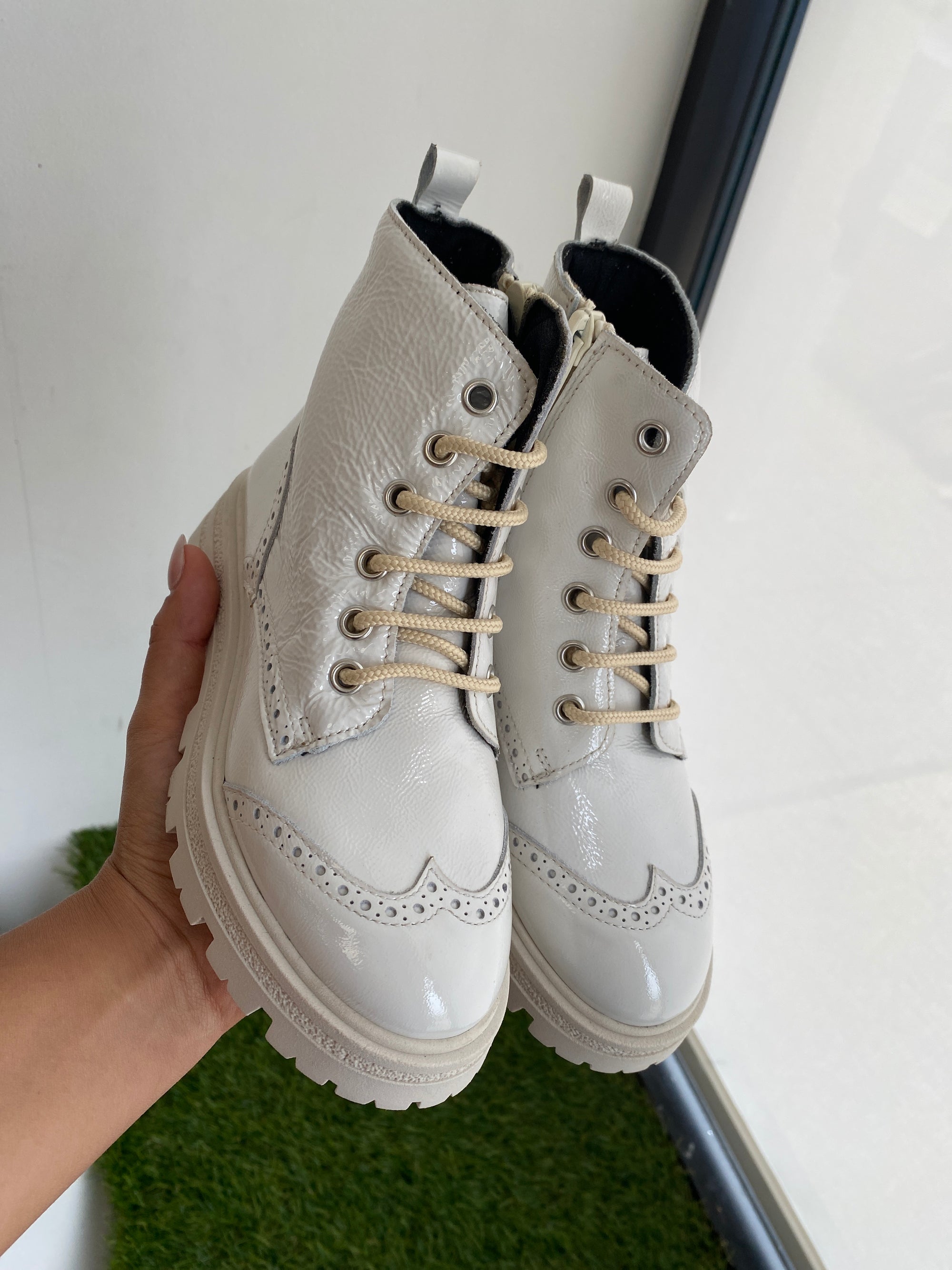 Blublonc White Patent Wingtip Boot-Tassel Children Shoes