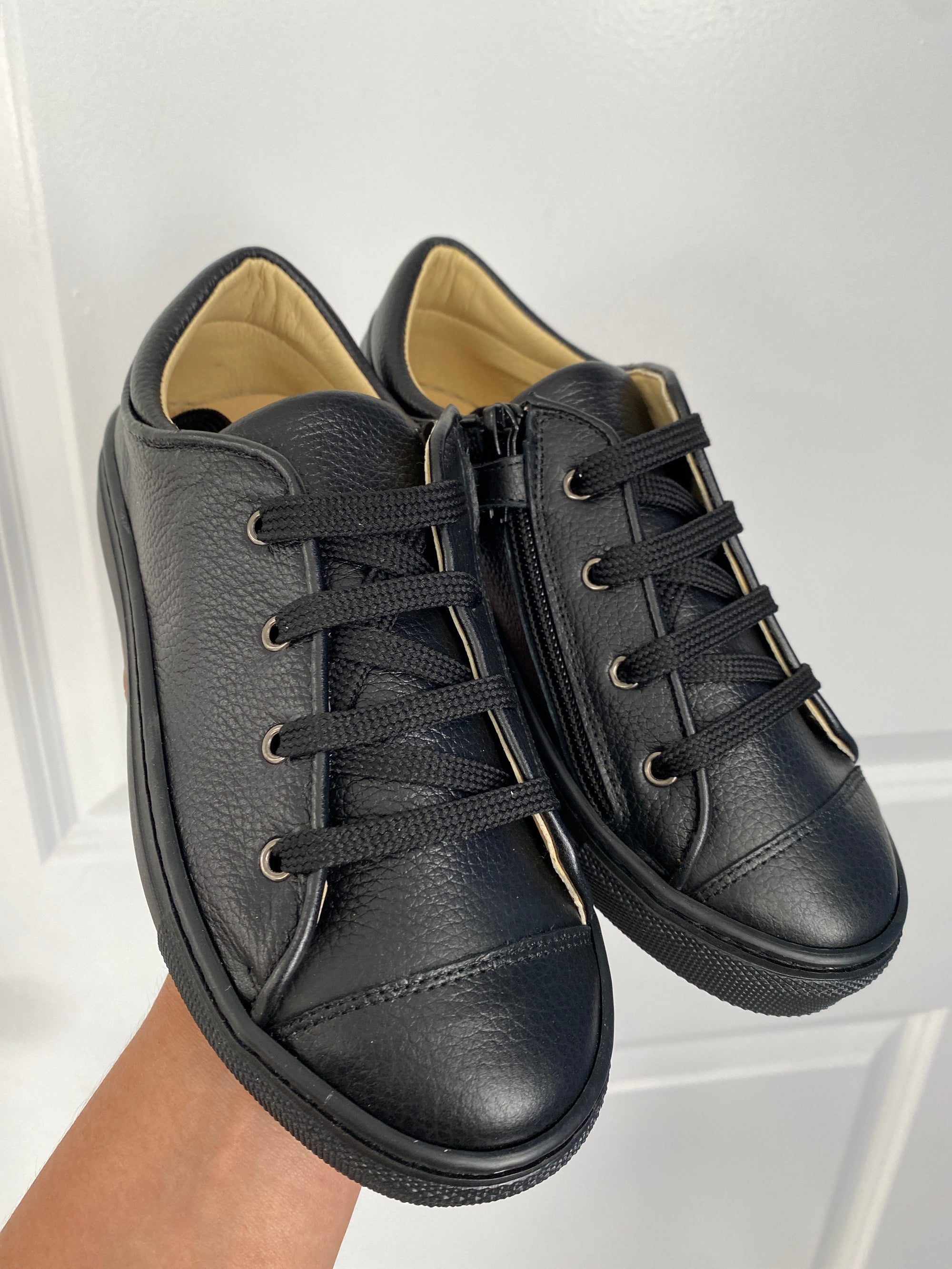 Andanines Black Pebbled Zipper Sneaker-Tassel Children Shoes
