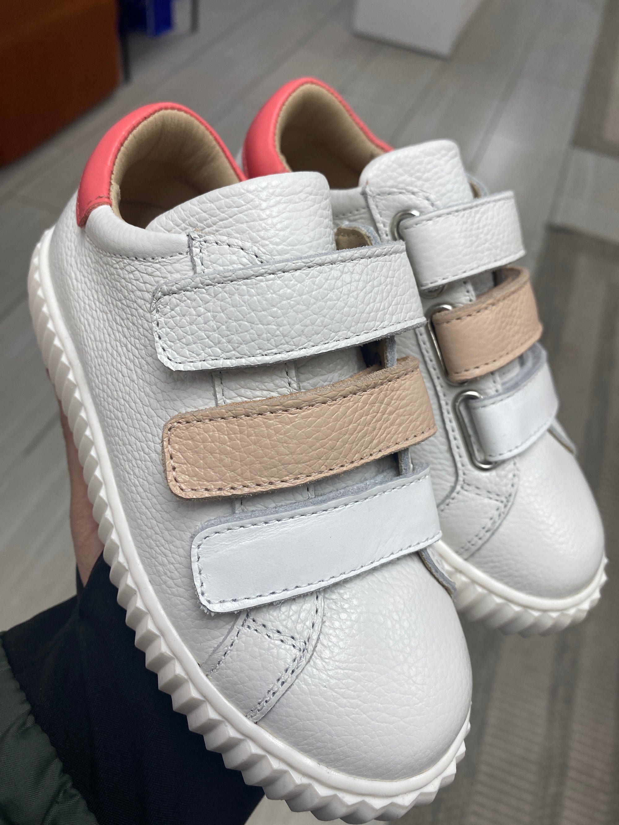 Blublocnc White And Pink Pebbled Velcro Sneaker-Tassel Children Shoes