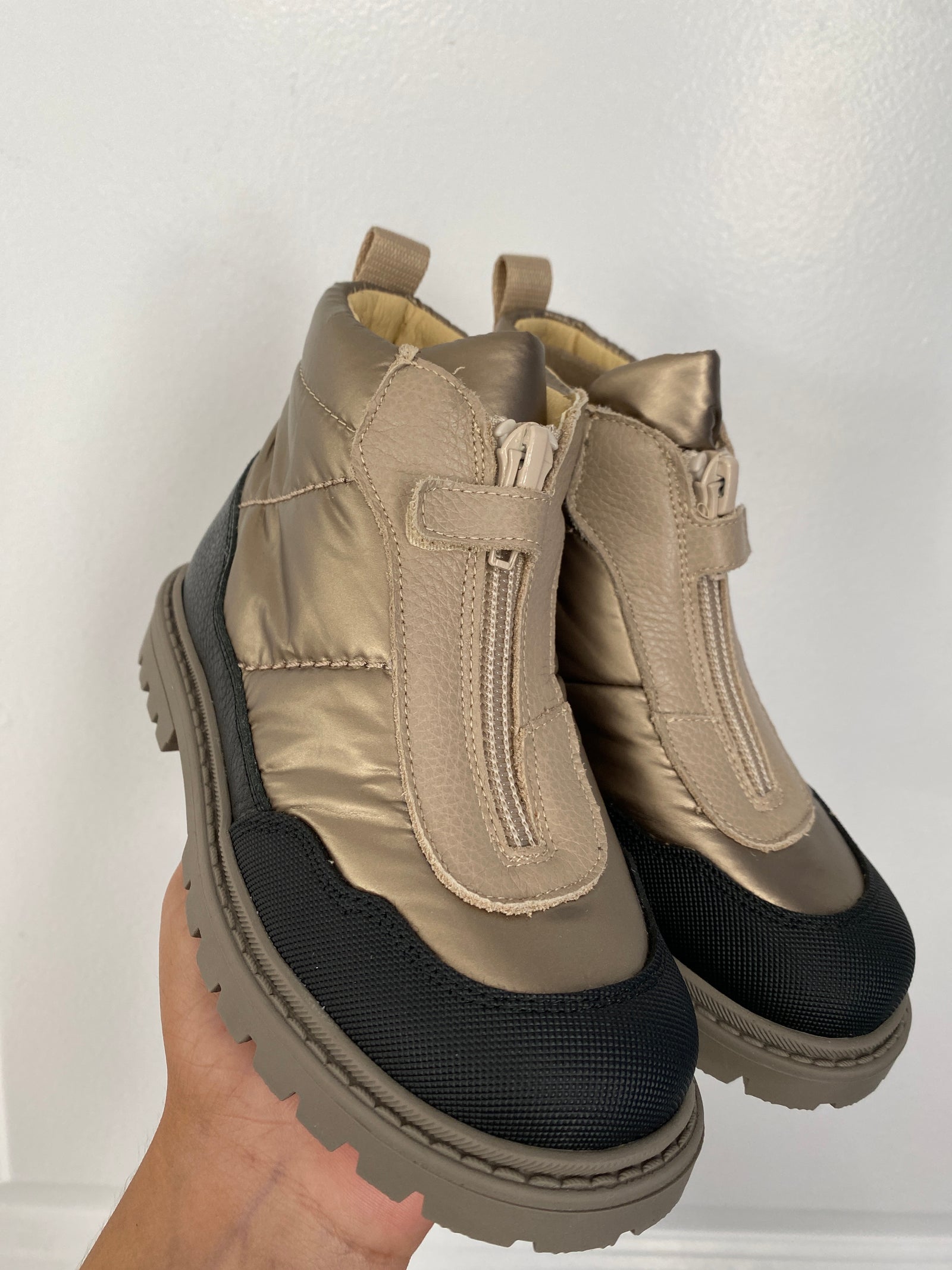Andanines Gold and Black Puffer Zipper Bootie-Tassel Children Shoes