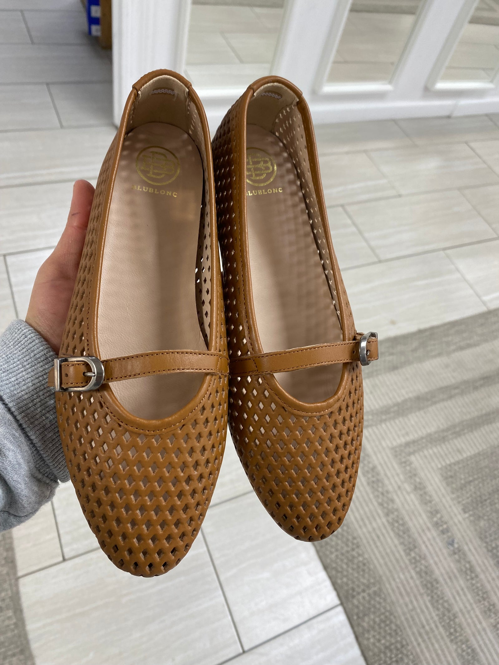 Blublonc Cuero Perforated Strap Flat-Tassel Children Shoes