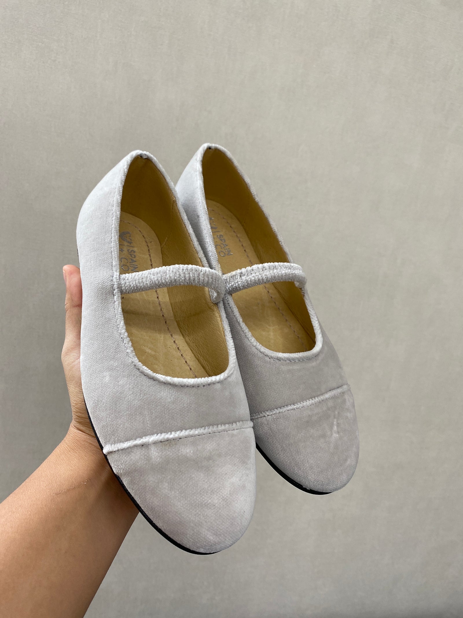 Spain+Co Off White Velvet Elastic Flat-Tassel Children Shoes