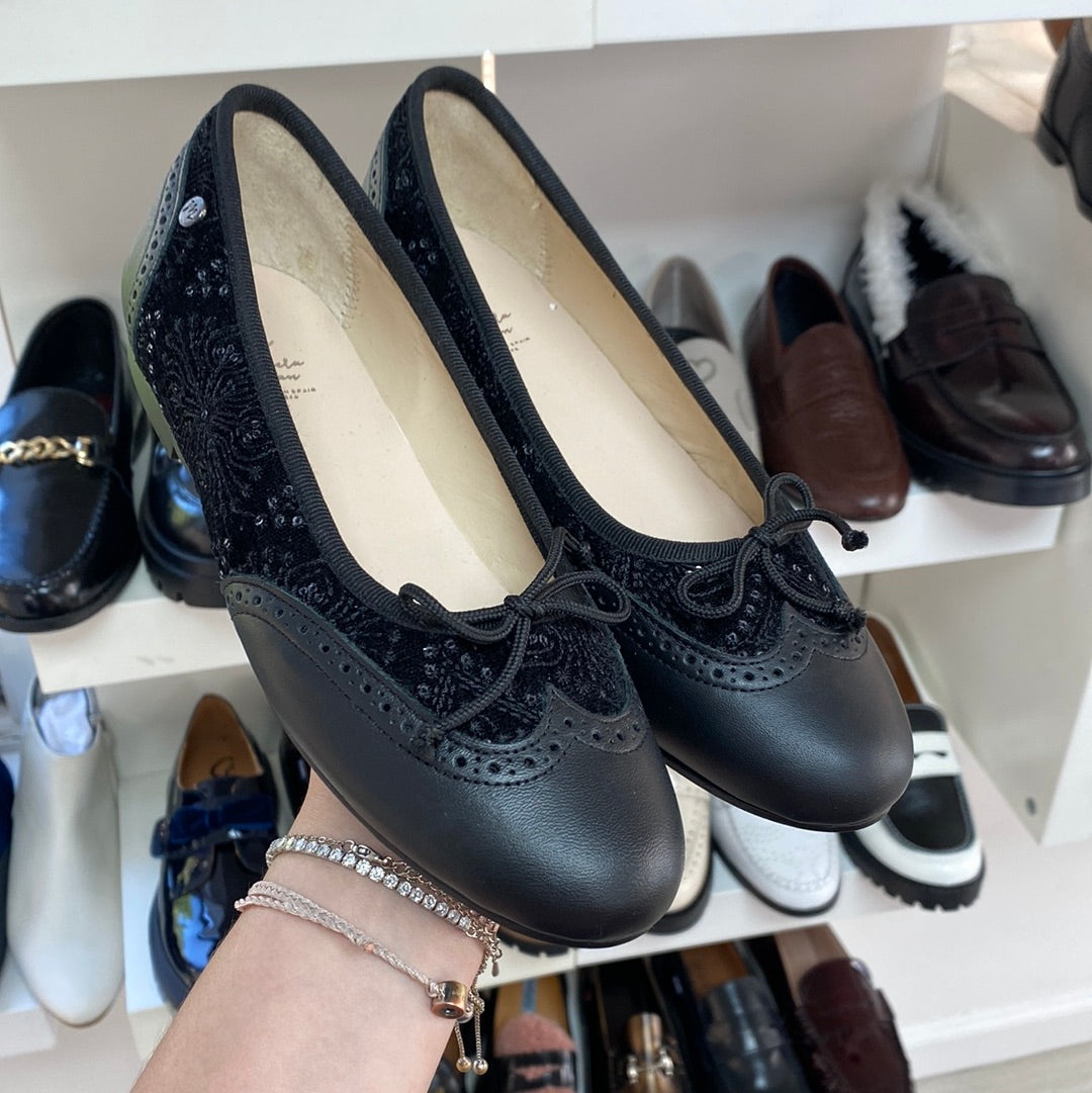 Manuela Black Velvet Embellished Wingtip Flat-Tassel Children Shoes