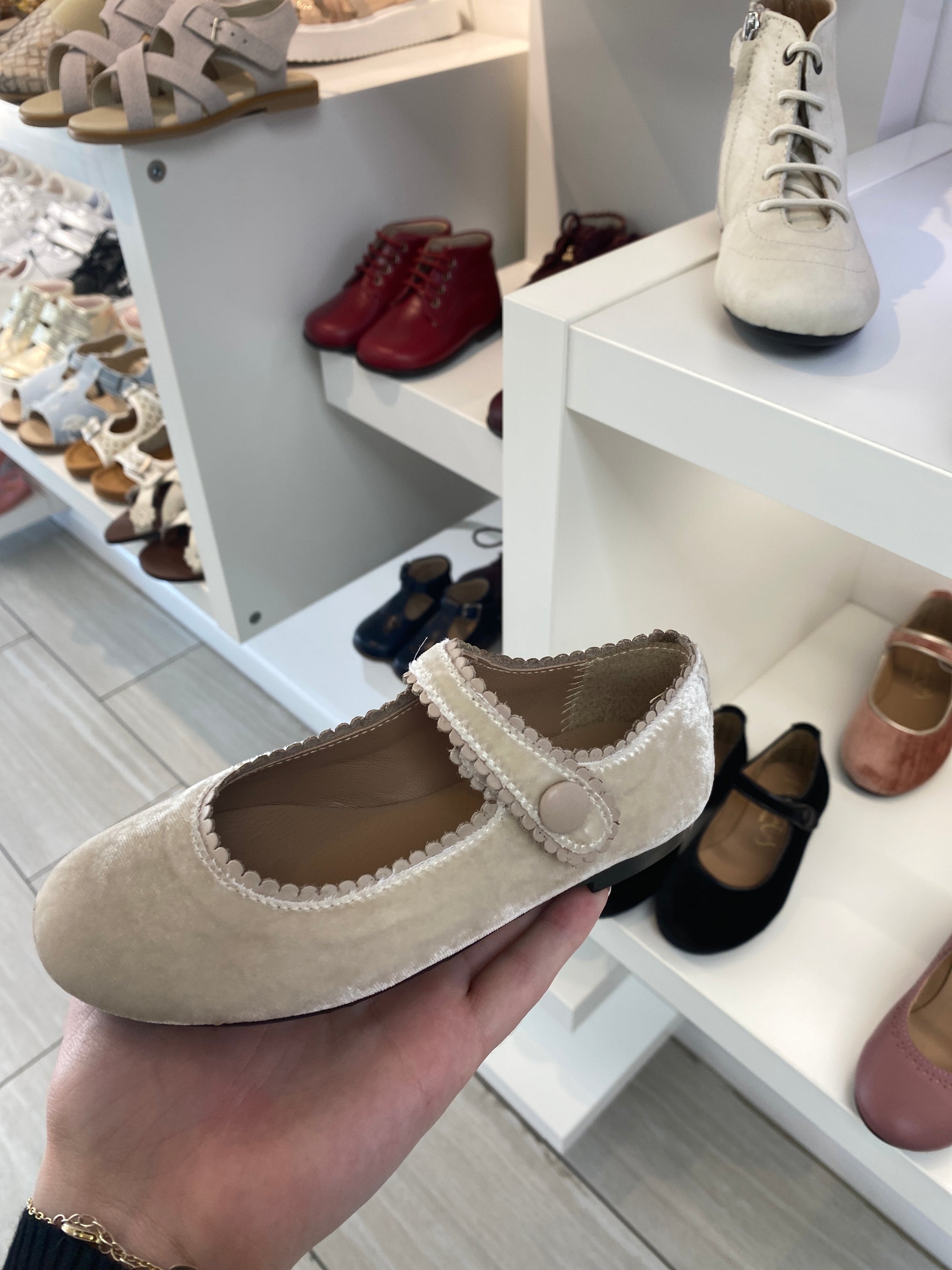 Papanatas Off White Velvet Scalloped Mary Jane-Tassel Children Shoes