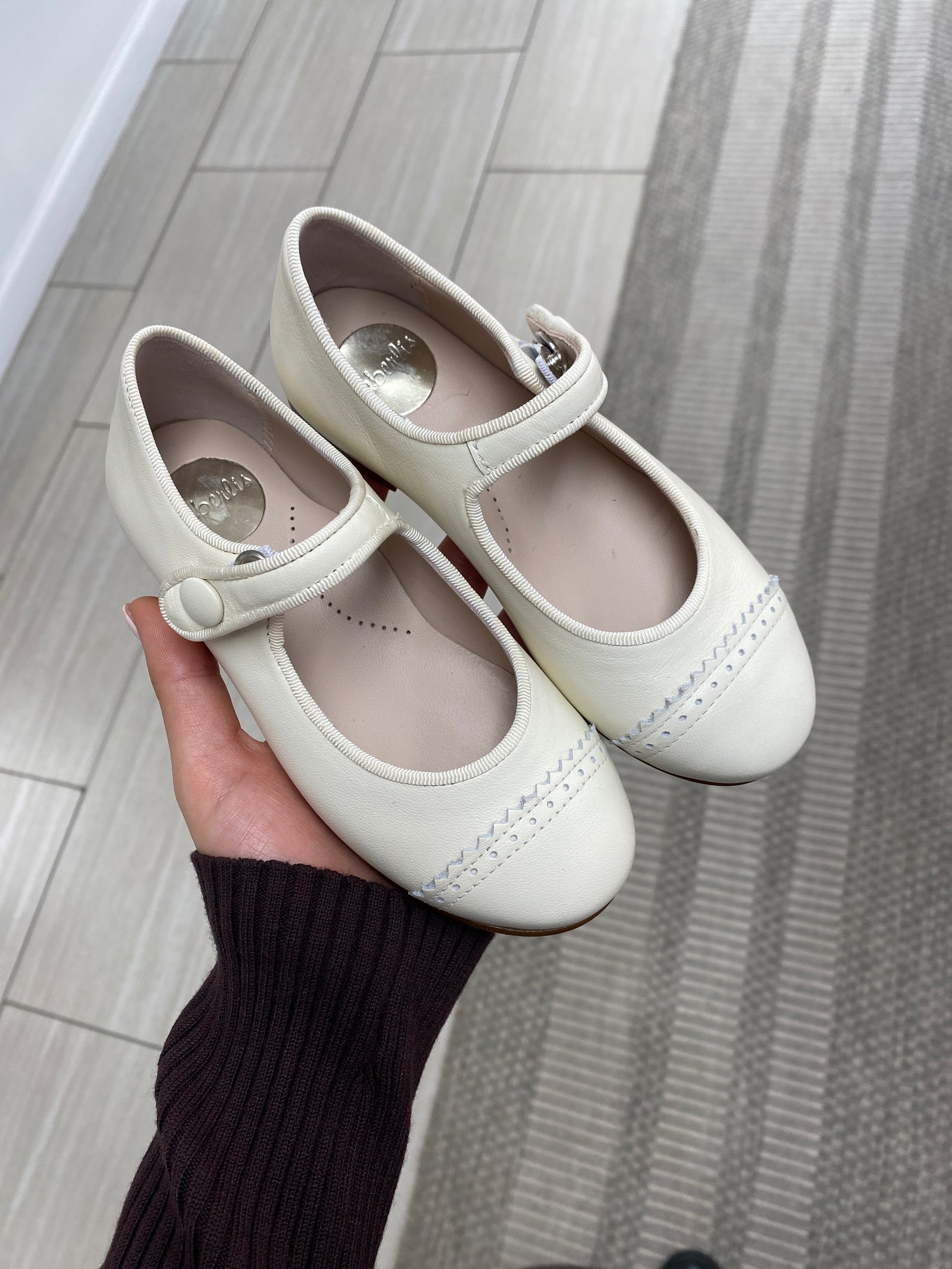 Beberlis Cream Scalloped Captoe Mary Jane-Tassel Children Shoes