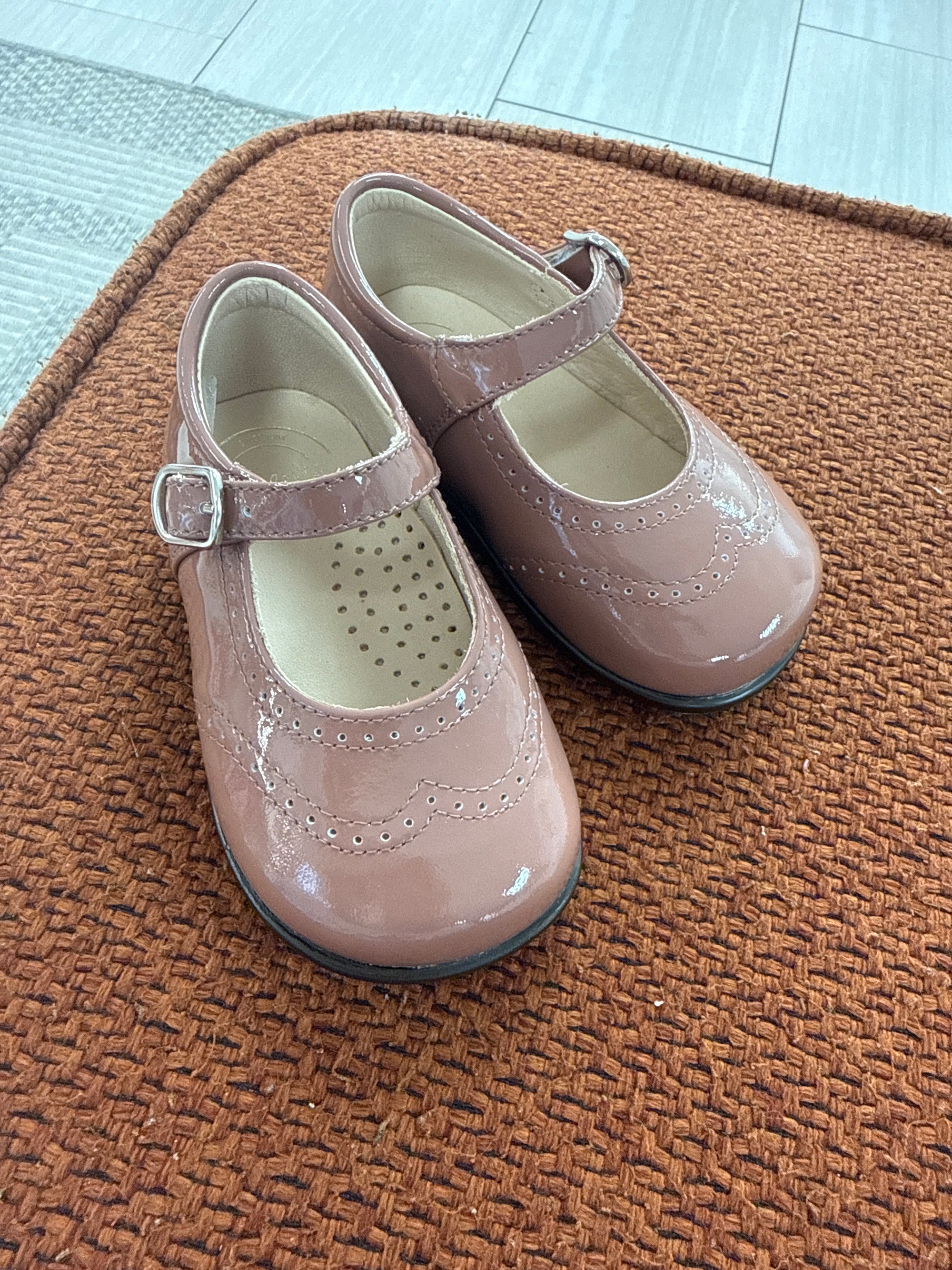 Beberlis Old Pink Patent Wingtip Baby Mary Jane