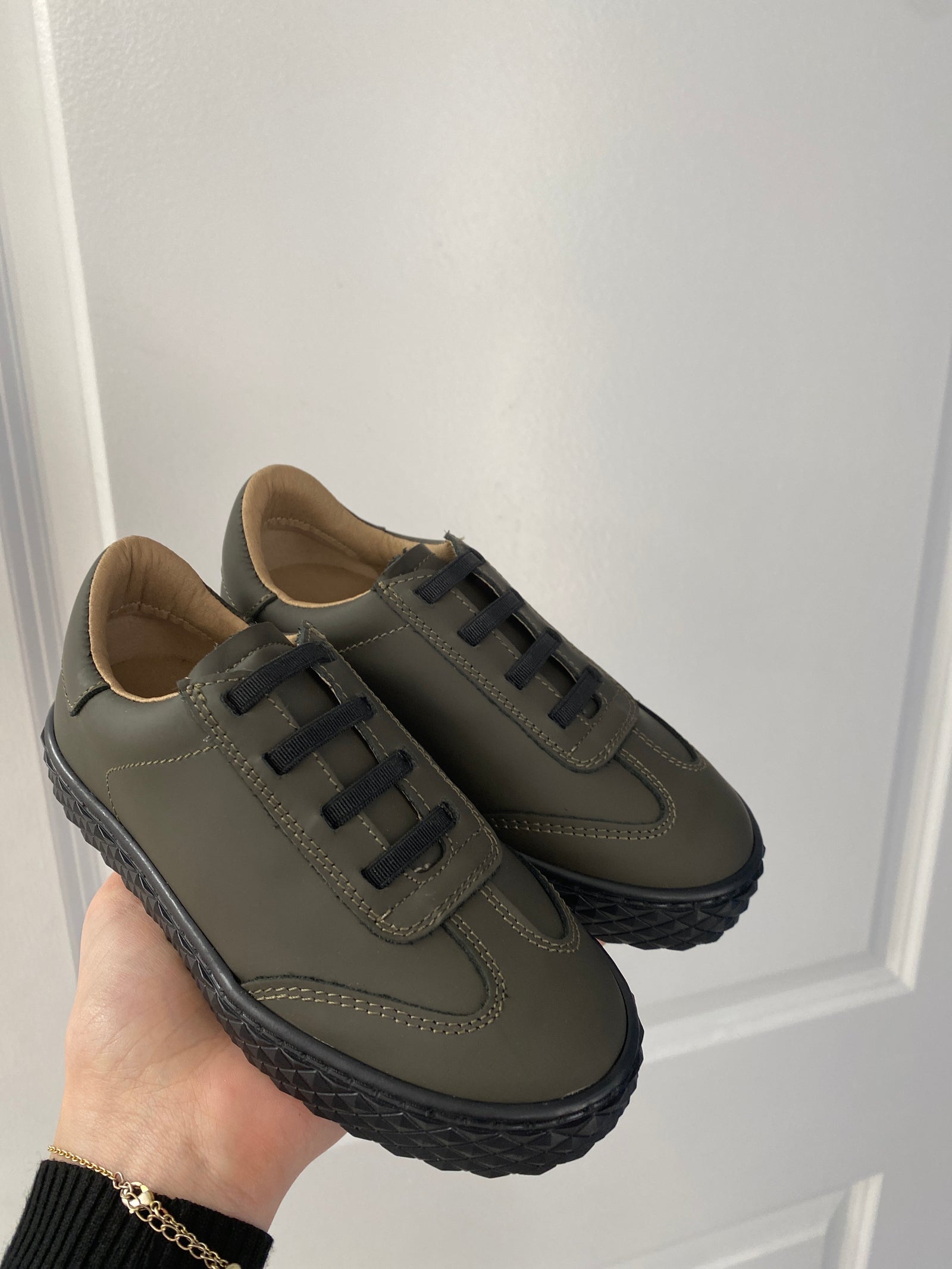 Porte Olive Hex Elastic Sneaker-Tassel Children Shoes
