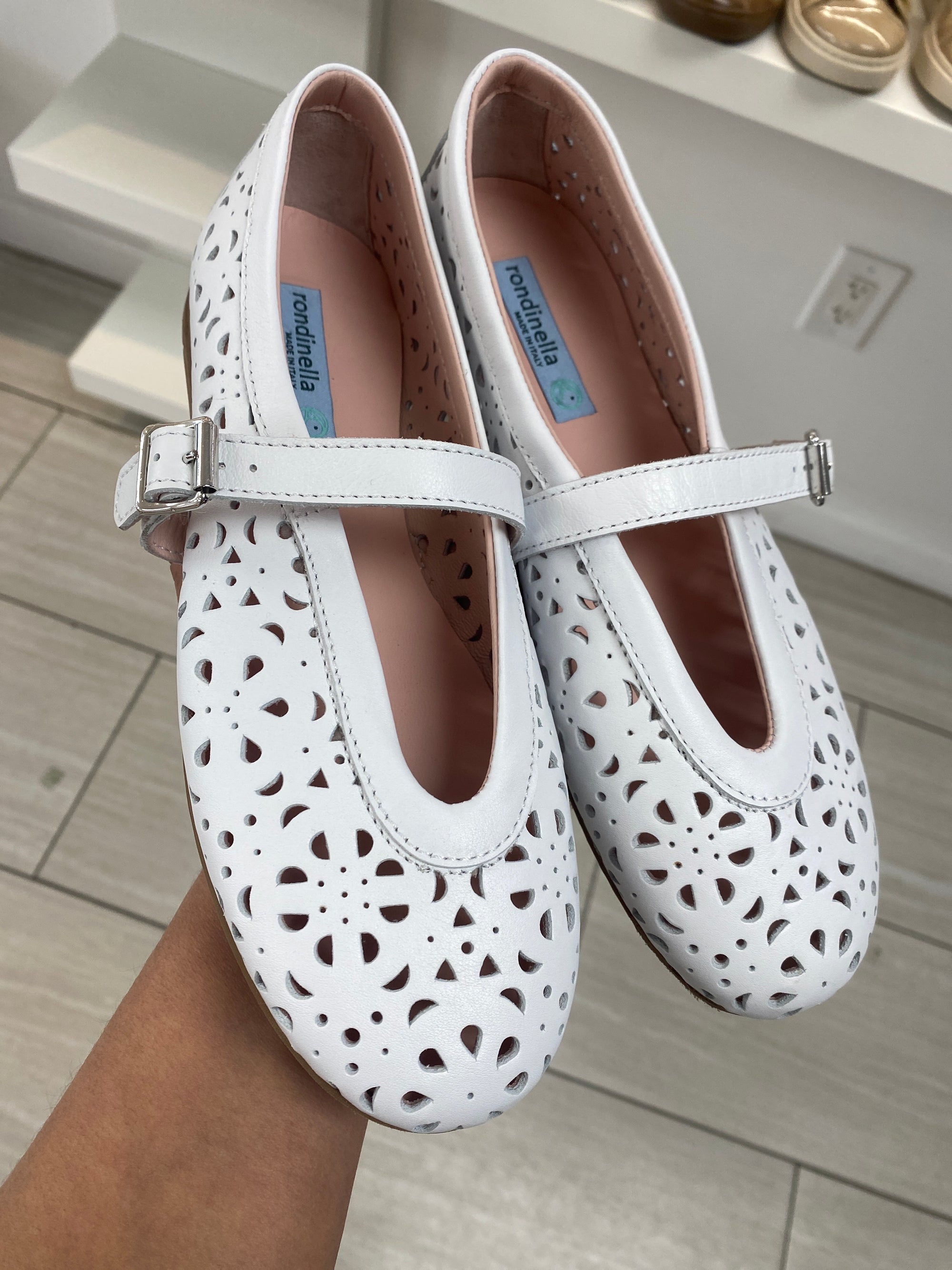 Rondinella White Laser Cut Strap Flat-Tassel Children Shoes