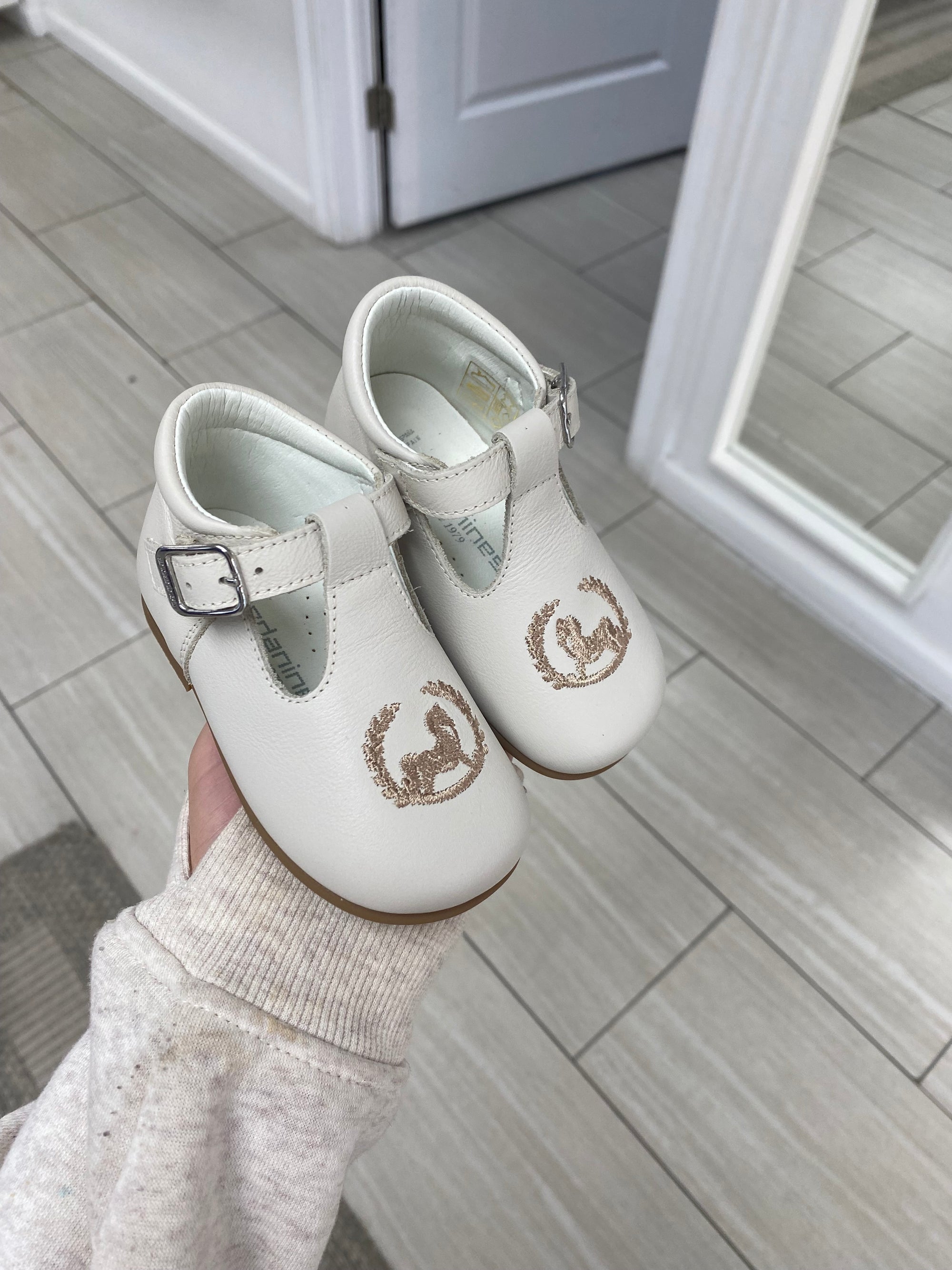 Andanines Cream Horse Embroidered Baby Shoe-Tassel Children Shoes
