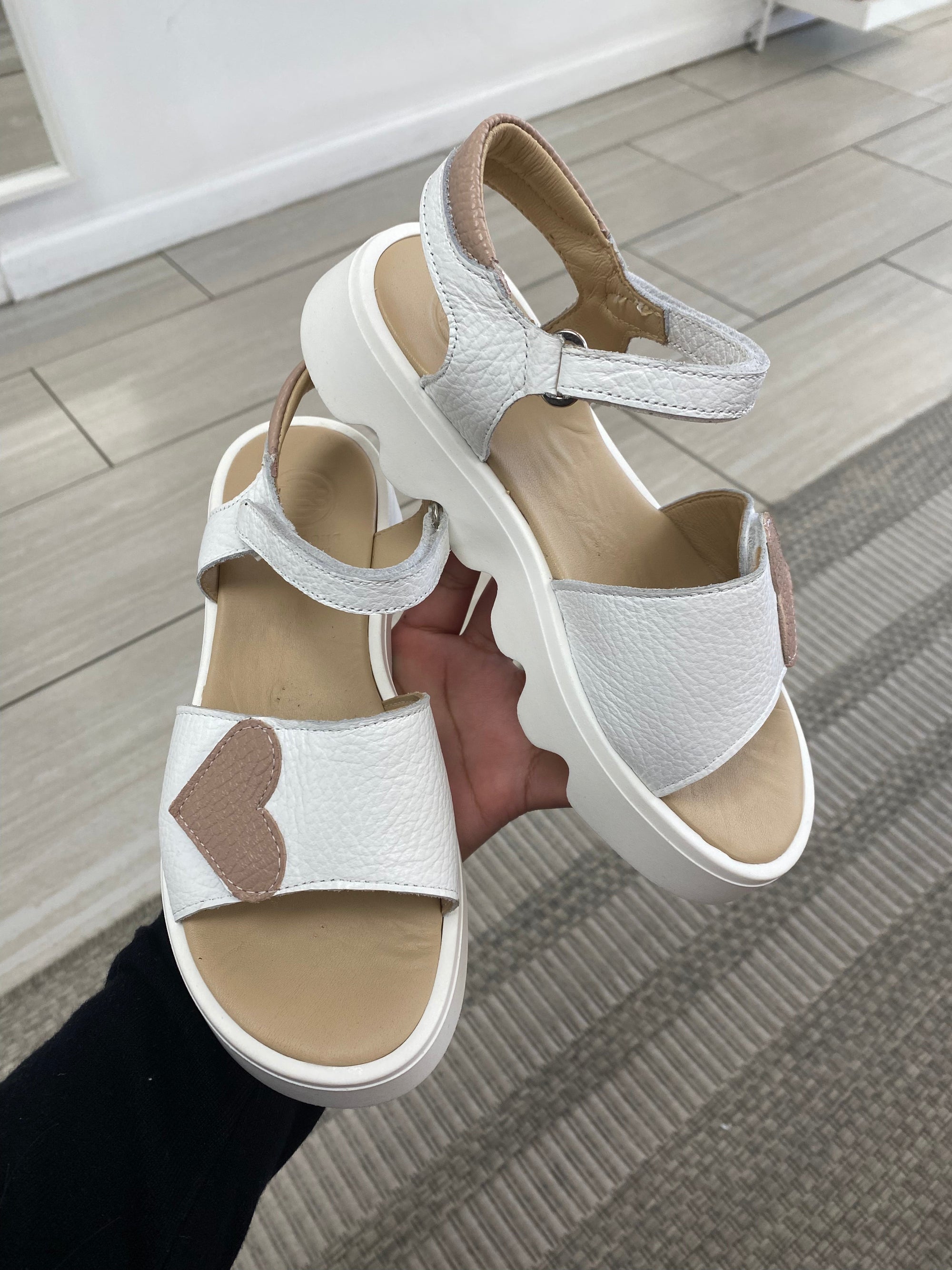 Blublonc Mauve Heart Velcro Sandal-Tassel Children Shoes