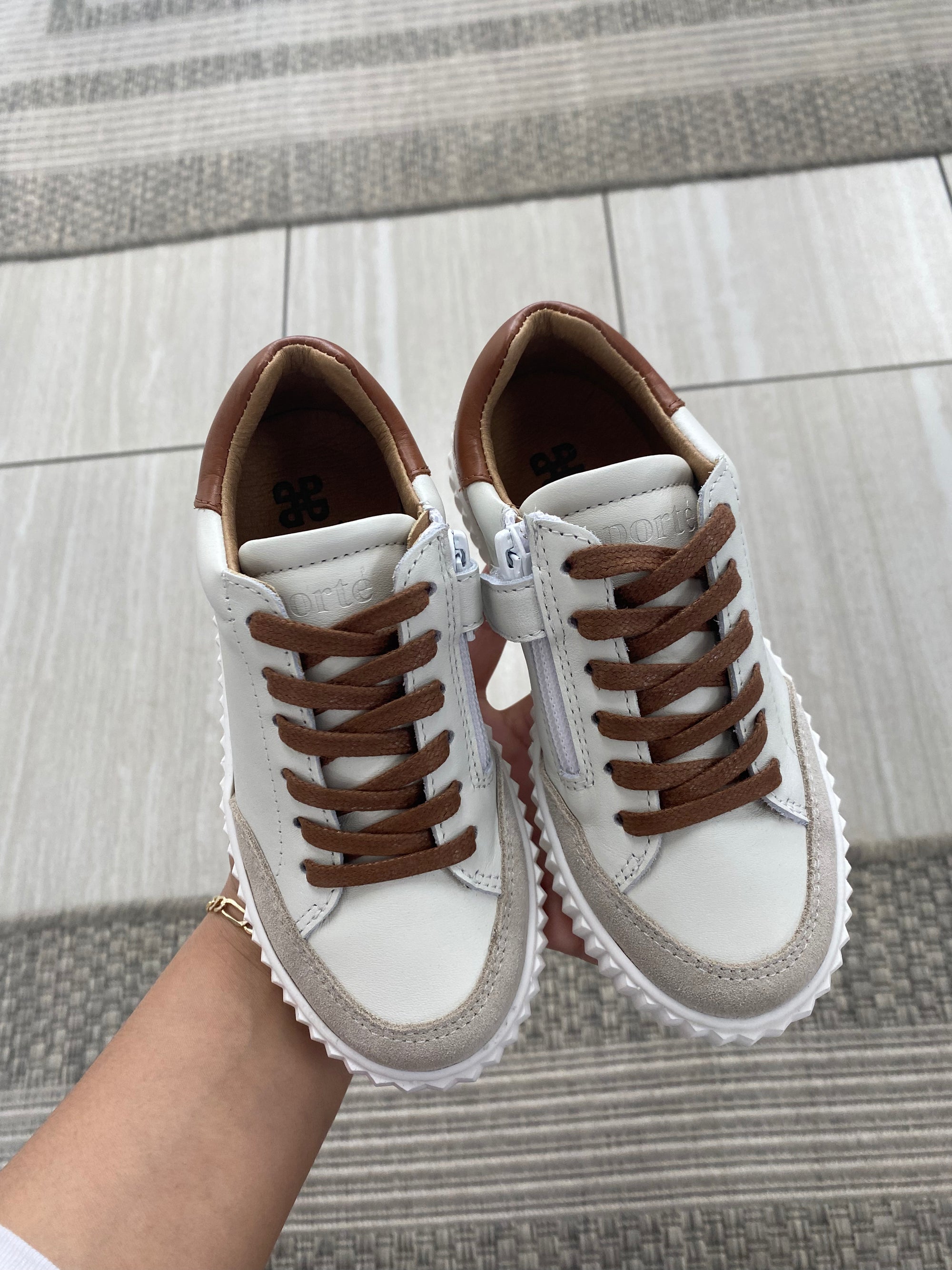 Porte White and Luggage Zipper Sneaker-Tassel Children Shoes