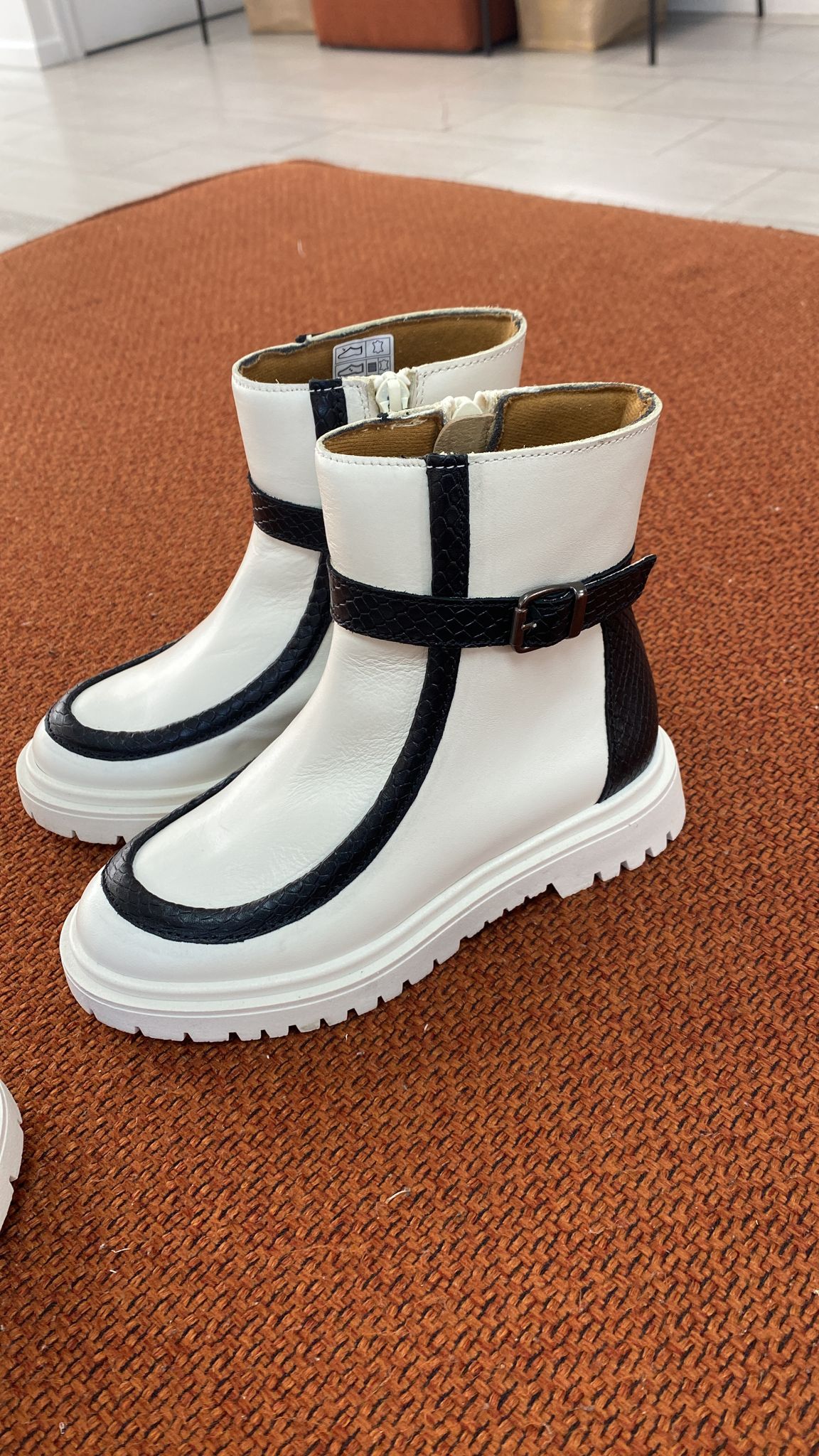 Spain+Co White and Black Zipper Boot-Tassel Children Shoes