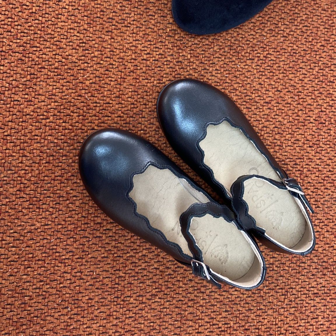 Spain+Co Black Scalloped Mary Jane-Tassel Children Shoes